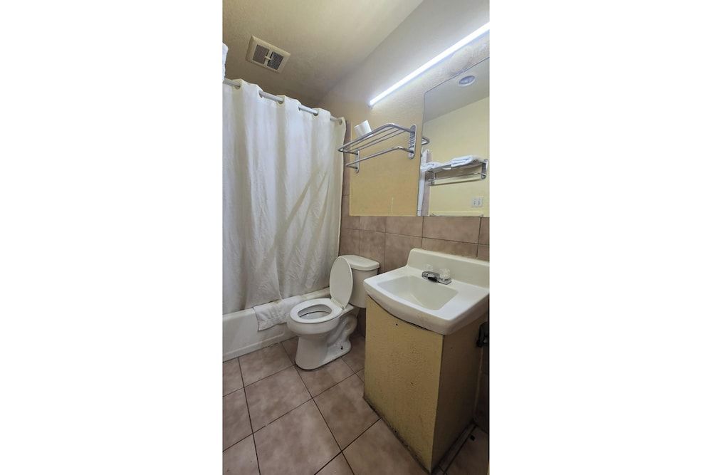 Room, 1 King Bed, Smoking, Kitchenette