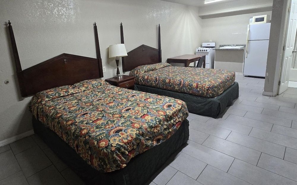Room, 2 Queen Beds, Smoking
