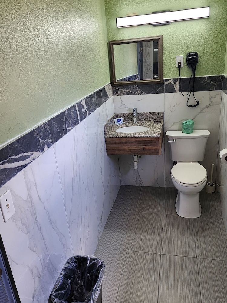 Plaza Motel Double Room, 2 Double Beds, Smoking 3