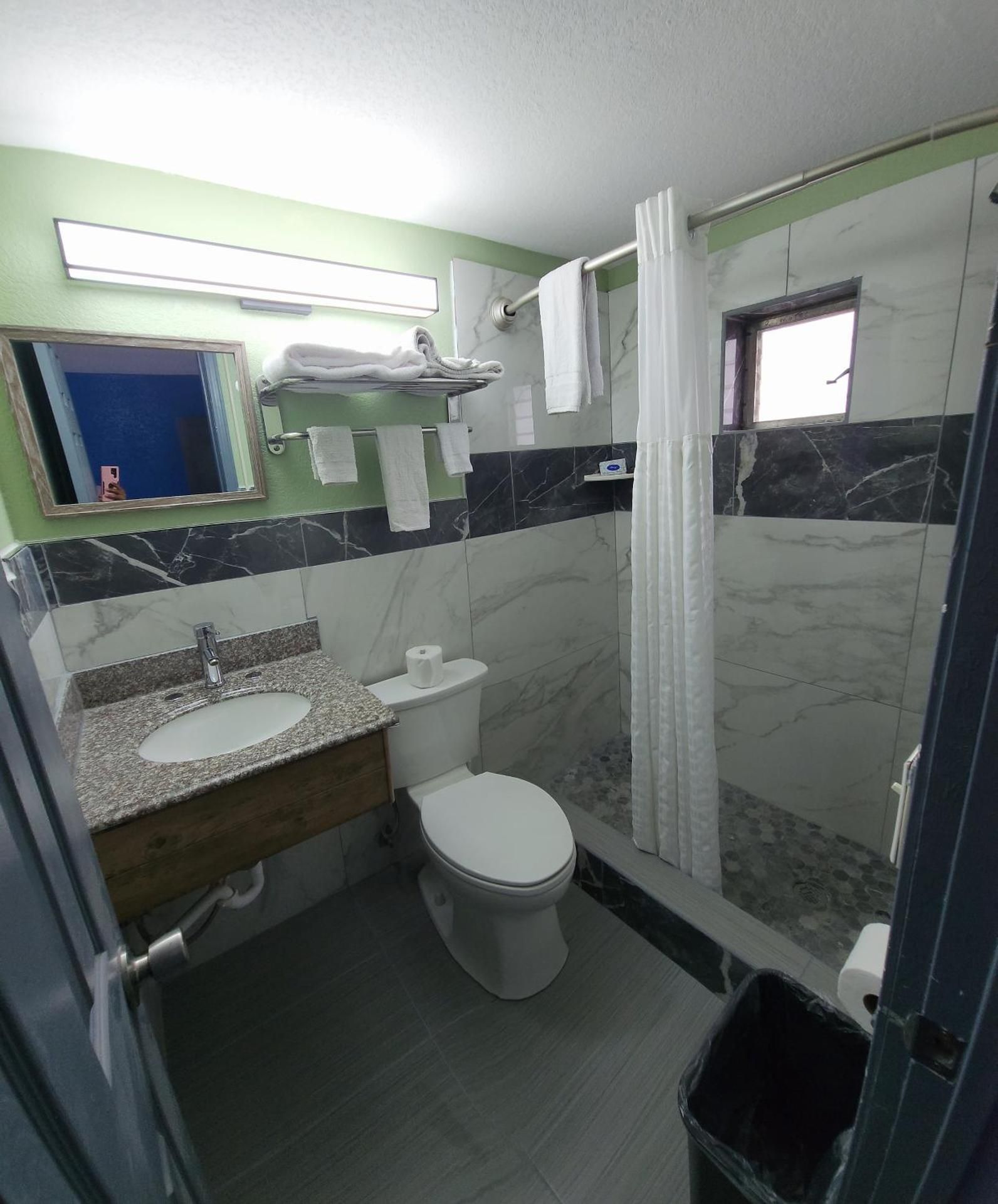 King Room - Non-Smoking