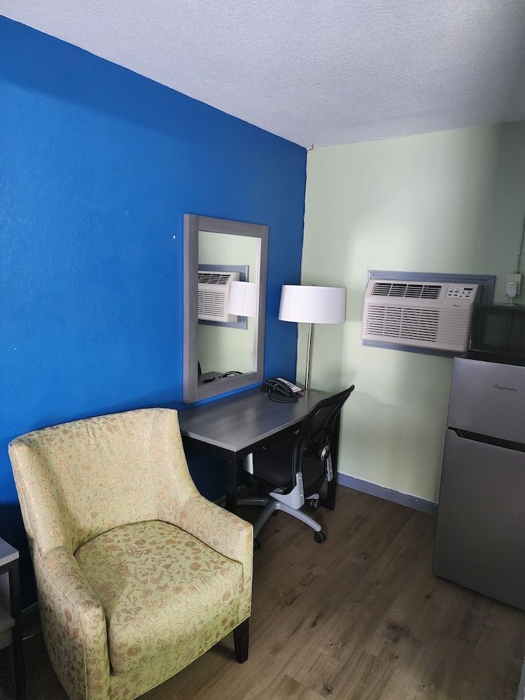 Plaza Motel Single Room, 1 King Bed, Non Smoking 4