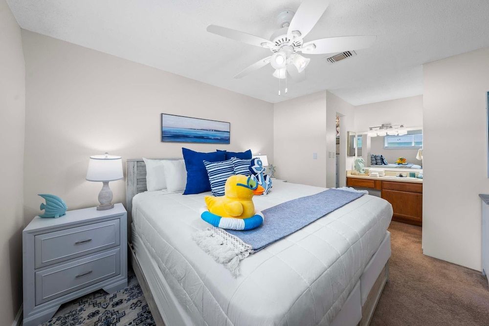 Condo Beach, Queen and 2 Sofa Bed, Balcony