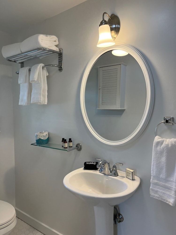 Inn on Shore Road Classic Room, 1 Queen Bed 4