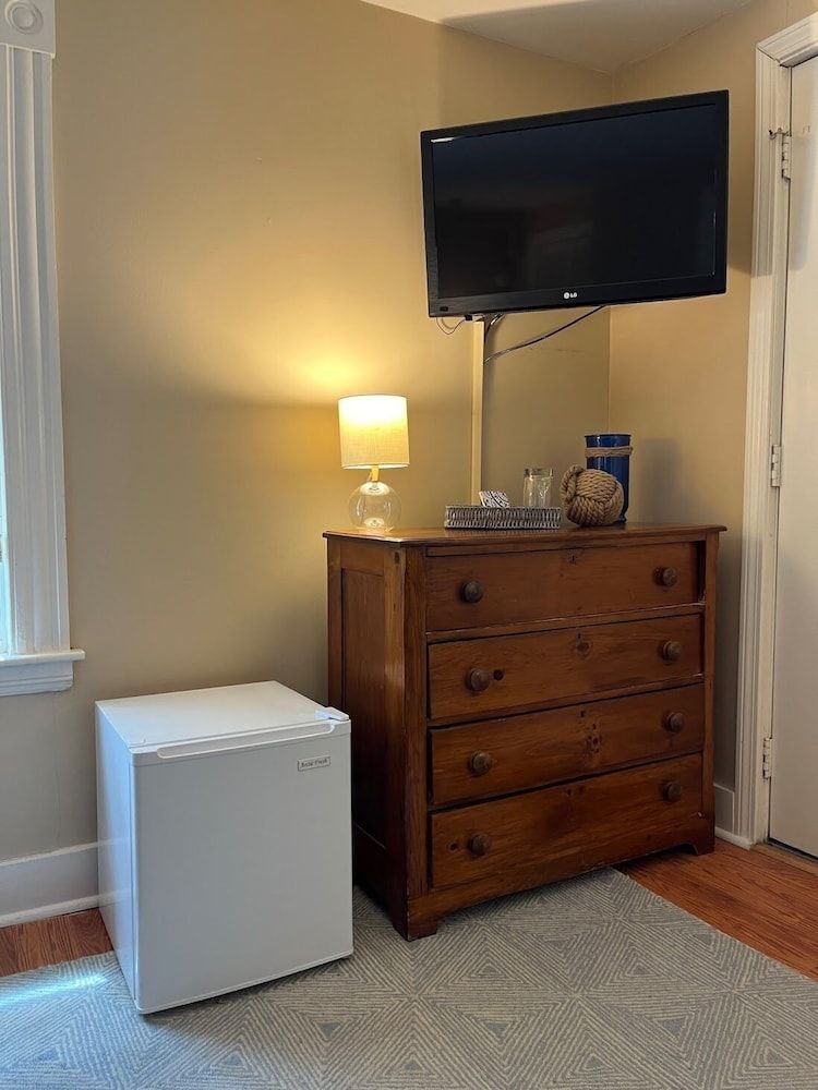 Inn on Shore Road Classic Room, 1 Queen Bed 6