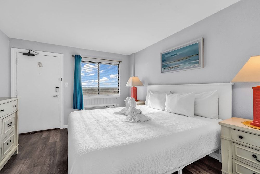 Signature Condo, 1 Bedroom, Kitchen, Partial Ocean View