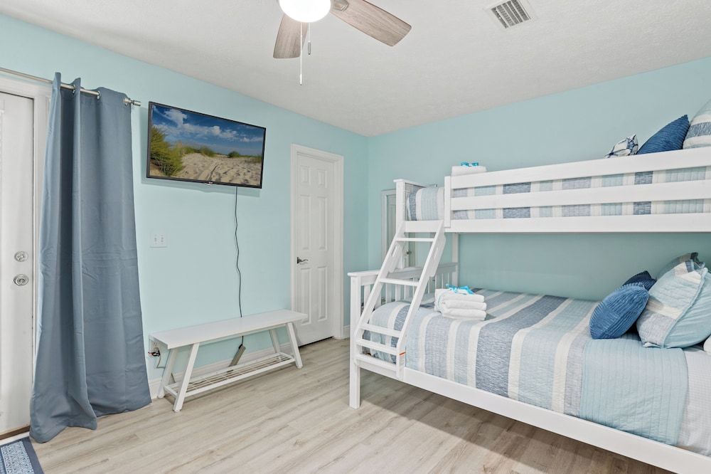 Townhome, Multiple Beds, Patio, Garden View (6724 Thomas Dr)