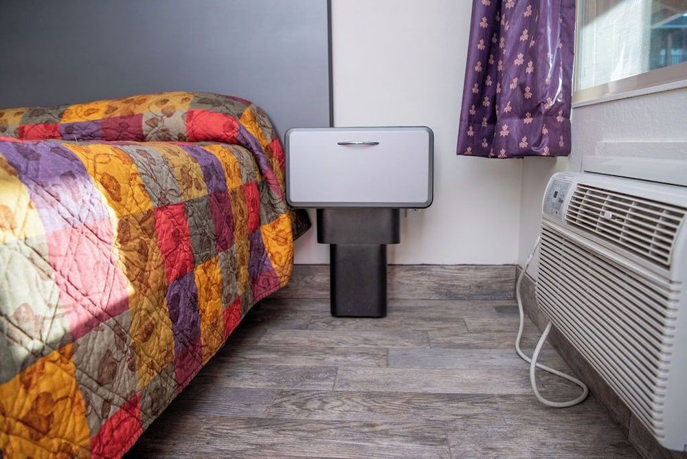 Travelers Rest Motel Comfort Single Room 2