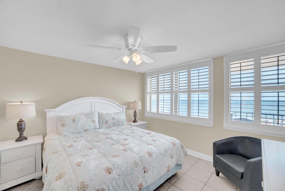 Condo, Multiple Beds (Gulf House 401)