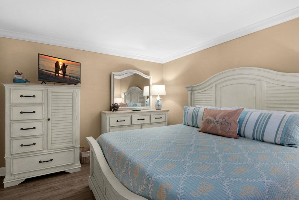 Condo, 1 King Bed with Sofa bed (Seascape 22A- Hello Sunshine)