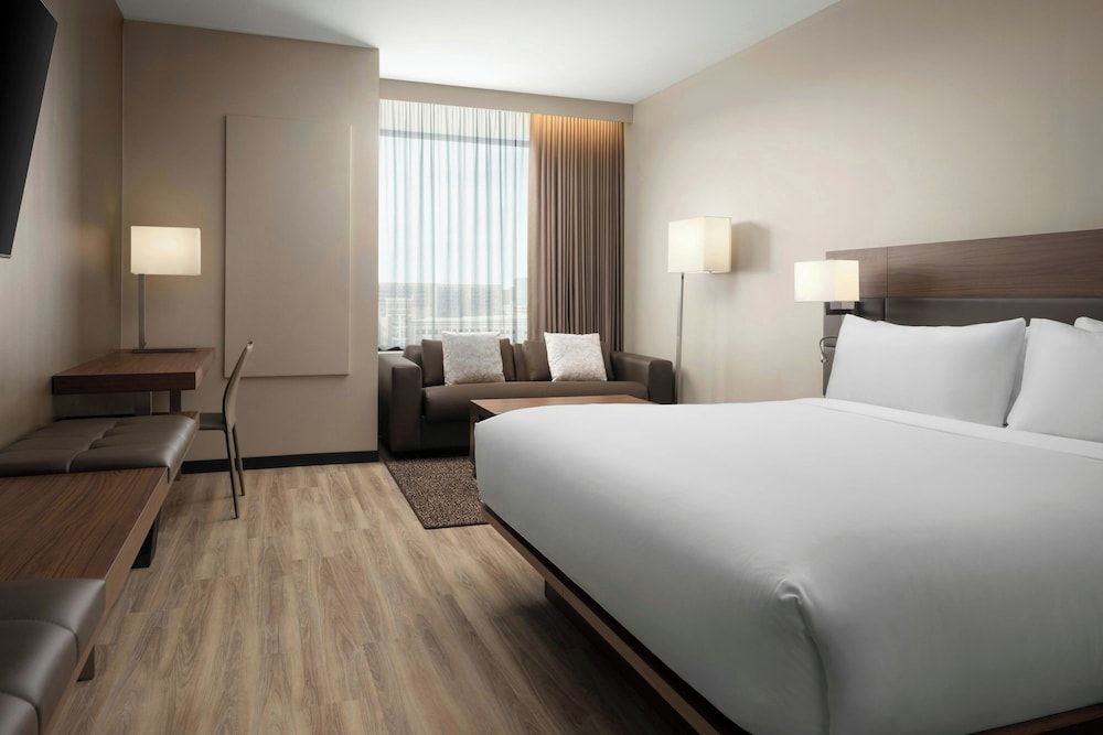 Deluxe Room, 1 King Bed with Sofa bed, City View