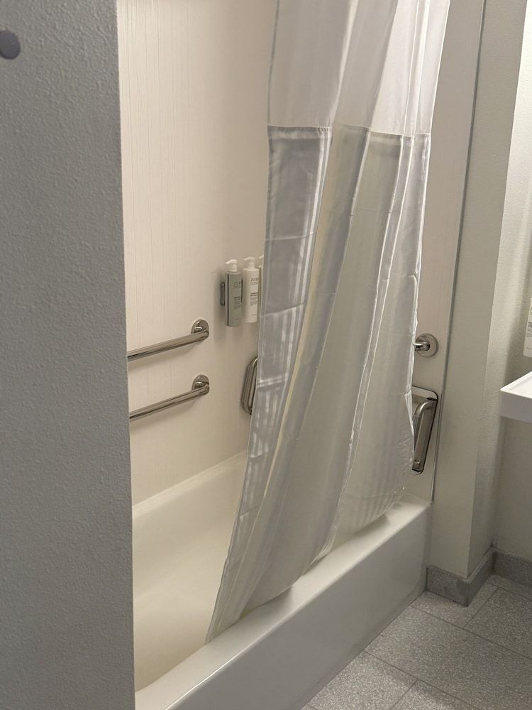 Spark By Hilton Hershey Near The Park Comfort Room, 2 Queen Beds, Bathtub (Mobililty) 4