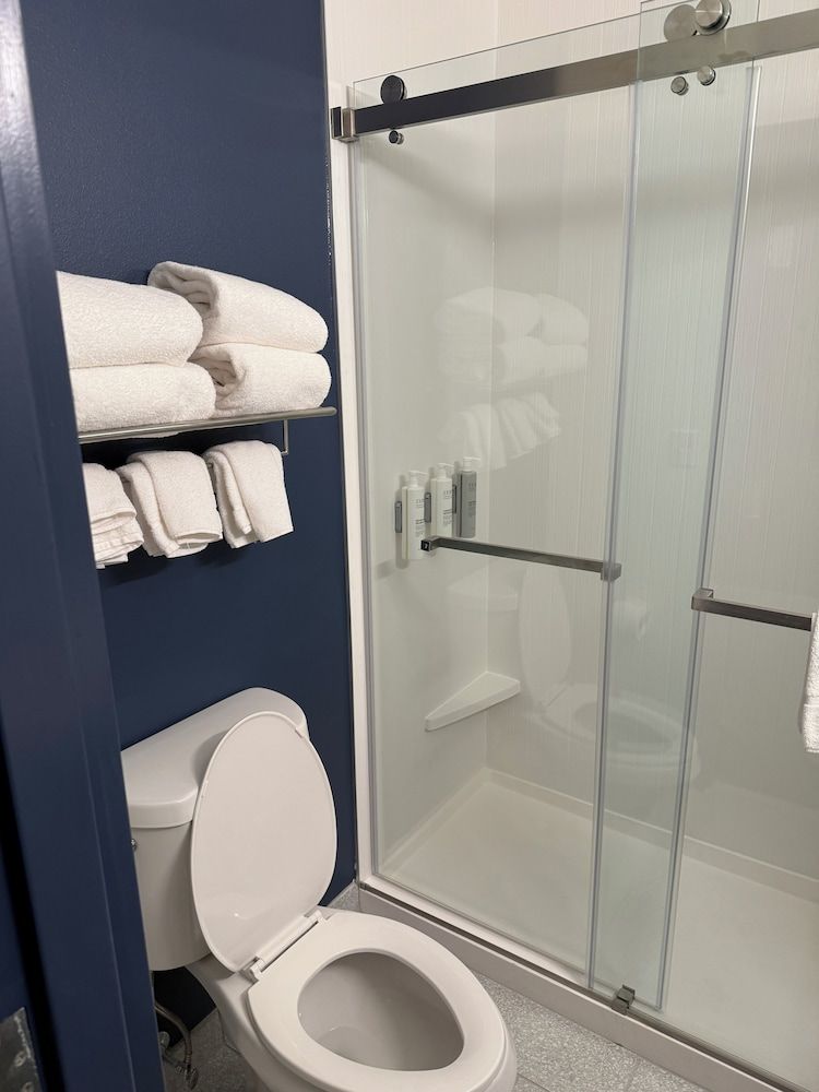 Spark By Hilton Hershey Near The Park Economy Room, Multiple Beds 5