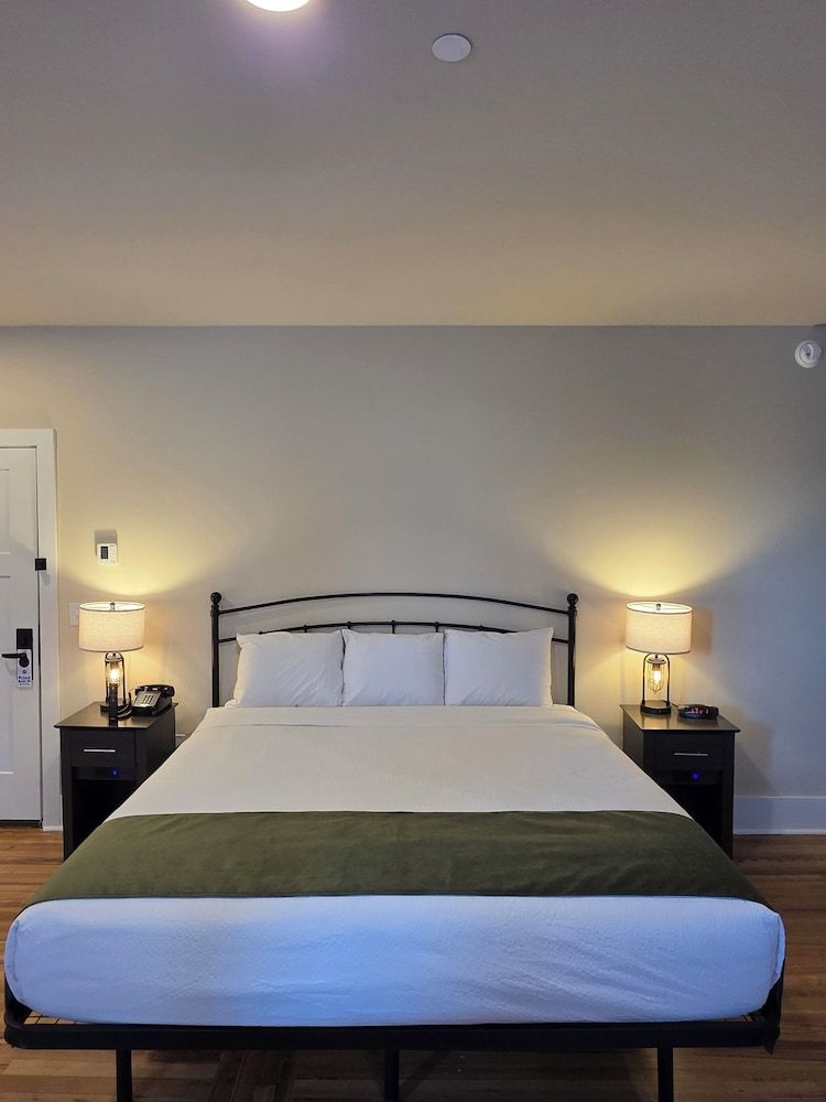 Historic Griffin Hotel Classic Room