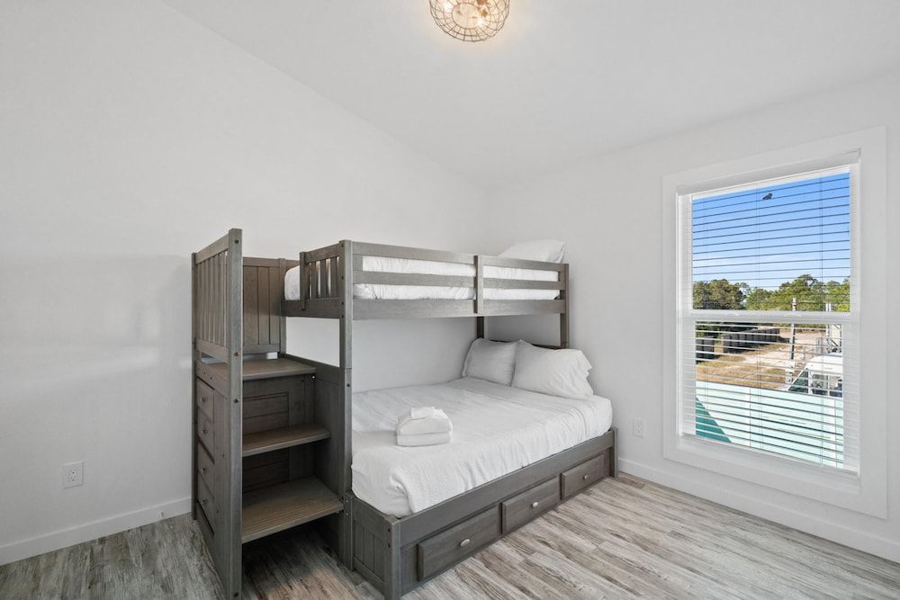 House, 6 Bedrooms