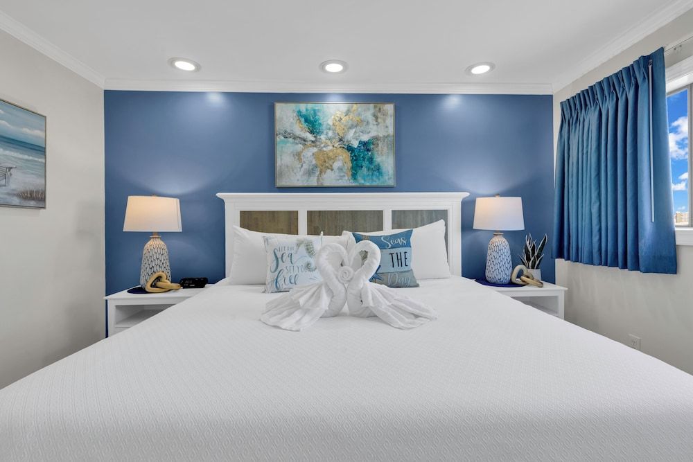 Signature Condo, 1 Bedroom, Balcony, City View