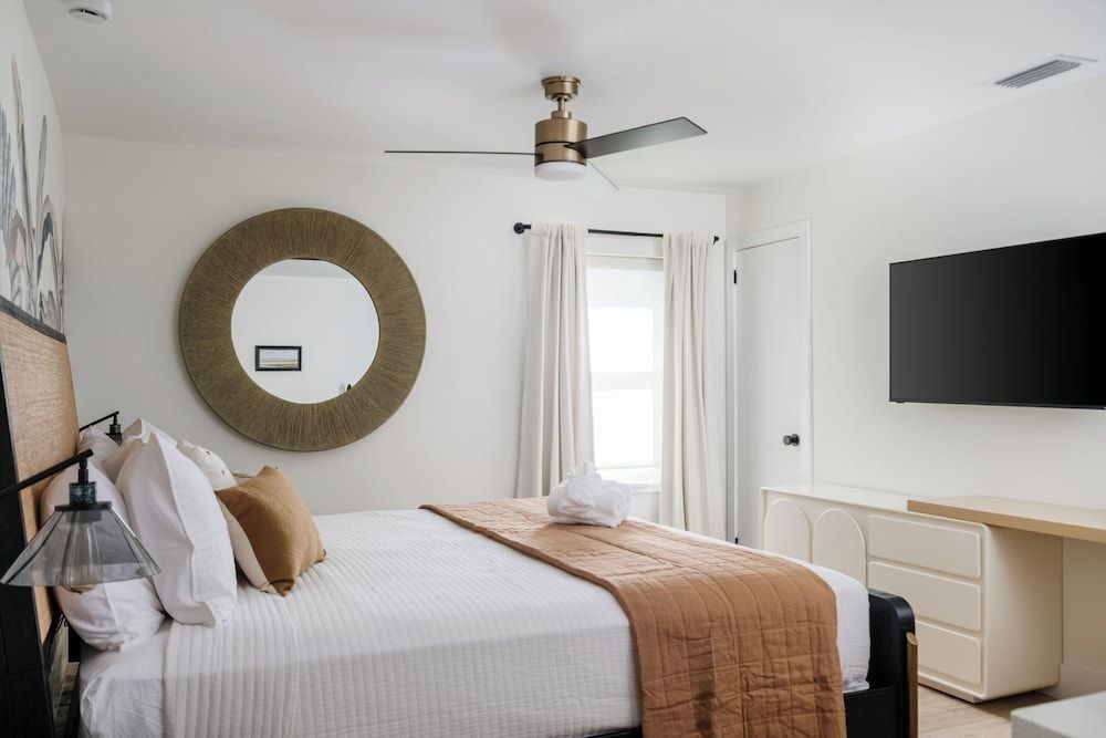 Luxury Studio Suite, 1 King Bed, Kitchenette