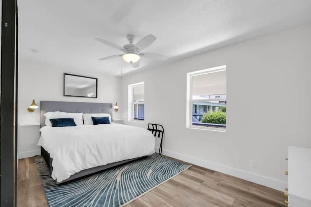 INLET PALM BEACHES Unit 9 -2 Bedrooms Balcony Oceanfront