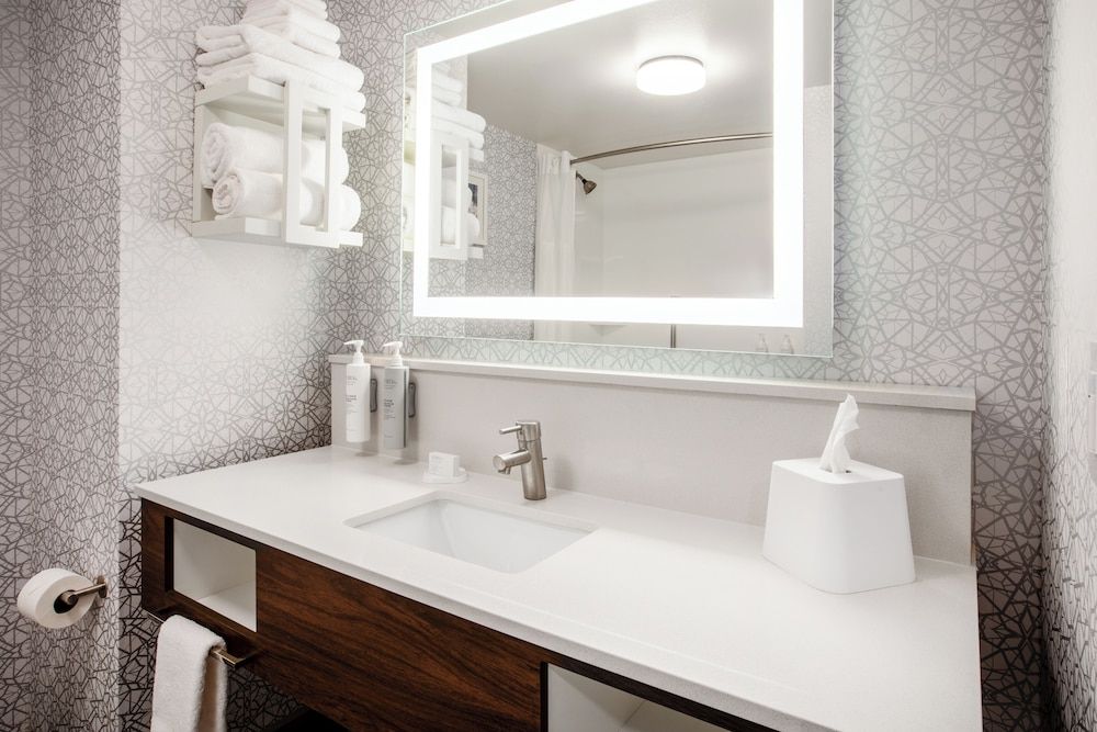 Hampton Inn & Suites La Grande, Or Room, 2 Queen Beds, Refrigerator 5