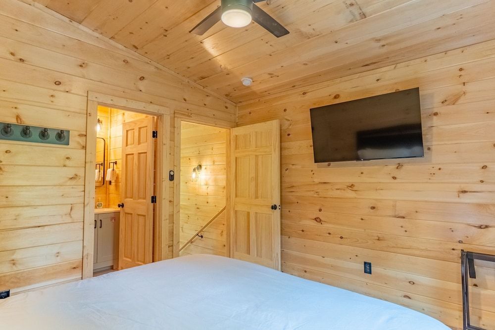 2 Brand New Cabins for Family Retreat Apartment 8