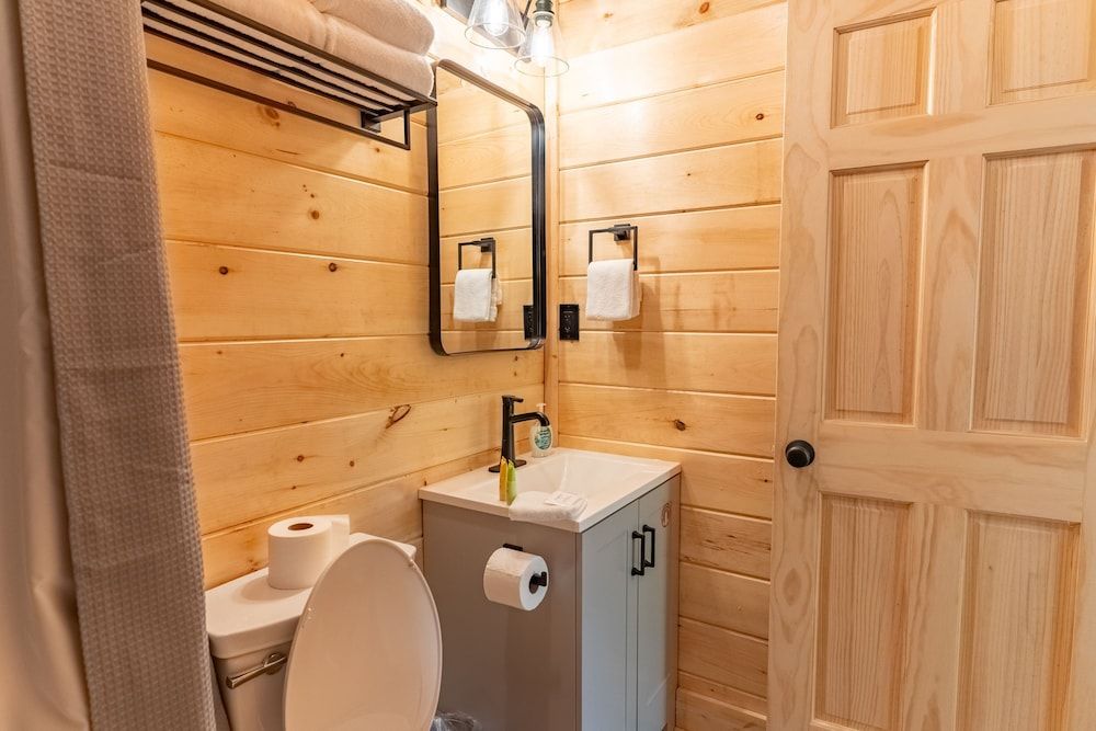 2 Brand New Cabins for Family Retreat Apartment 17