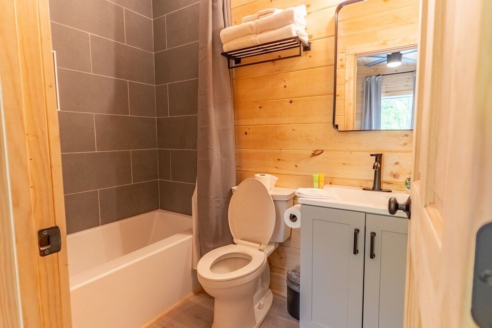 2 Brand New Cabins for Family Retreat Apartment 16