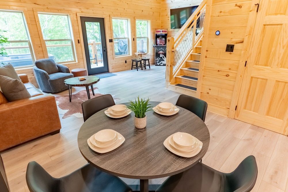 2 Brand New Cabins for Family Retreat Apartment 31