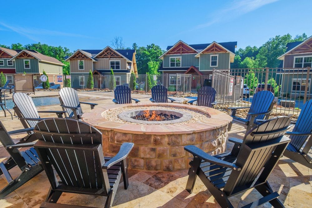 Luna Bear Lodge