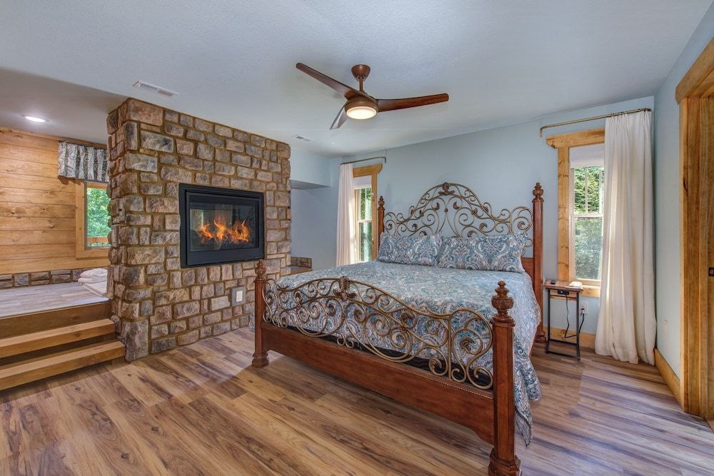 House, Multiple Beds, Hot Tub, Mountain View (Aqua Vitae)