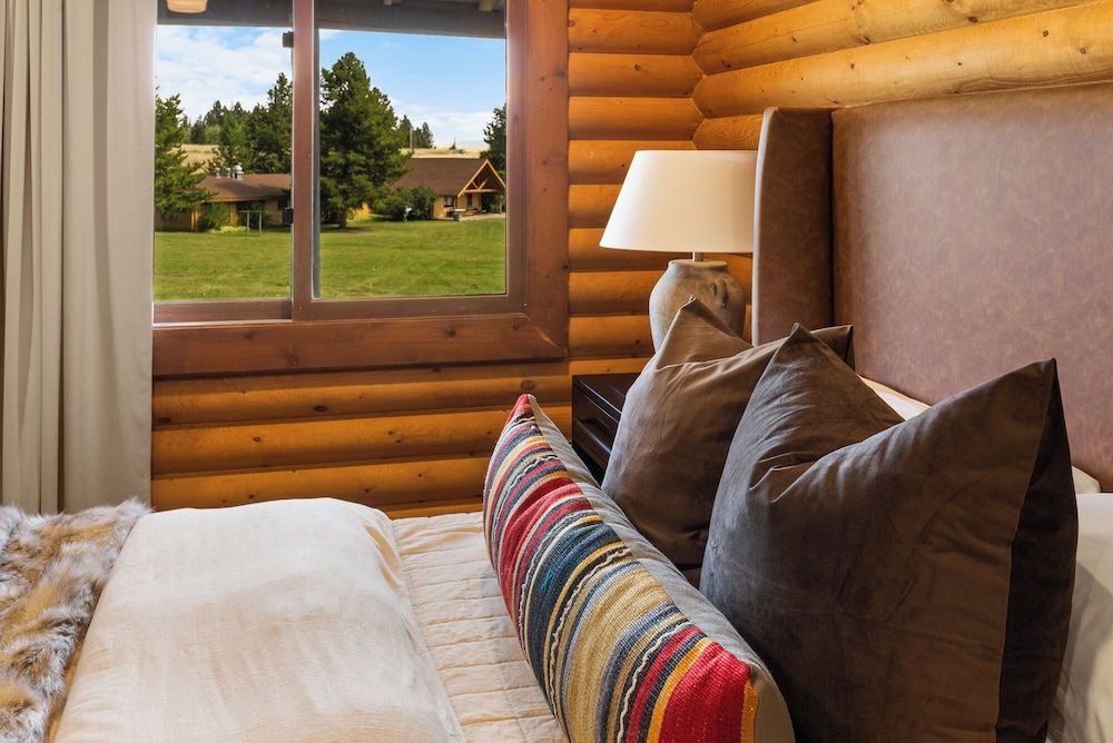 Grassy Mountain Ranch Deluxe Room, Mountain View 5