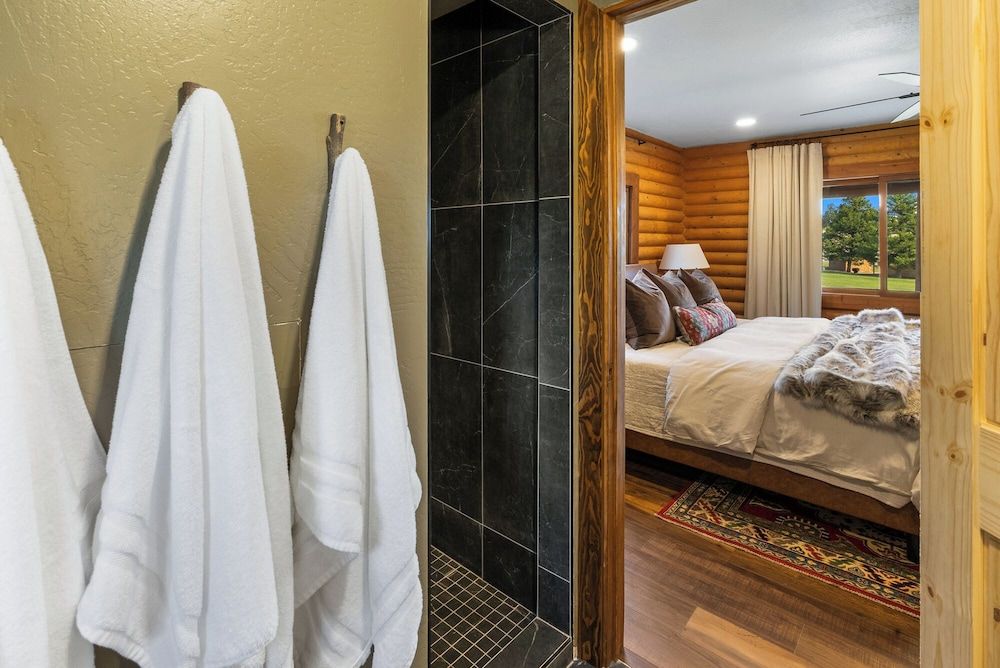 Grassy Mountain Ranch Superior Room, Mountain View 3