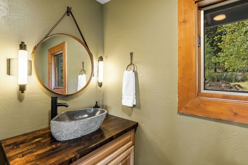 Grassy Mountain Ranch Superior Room, Mountain View 5