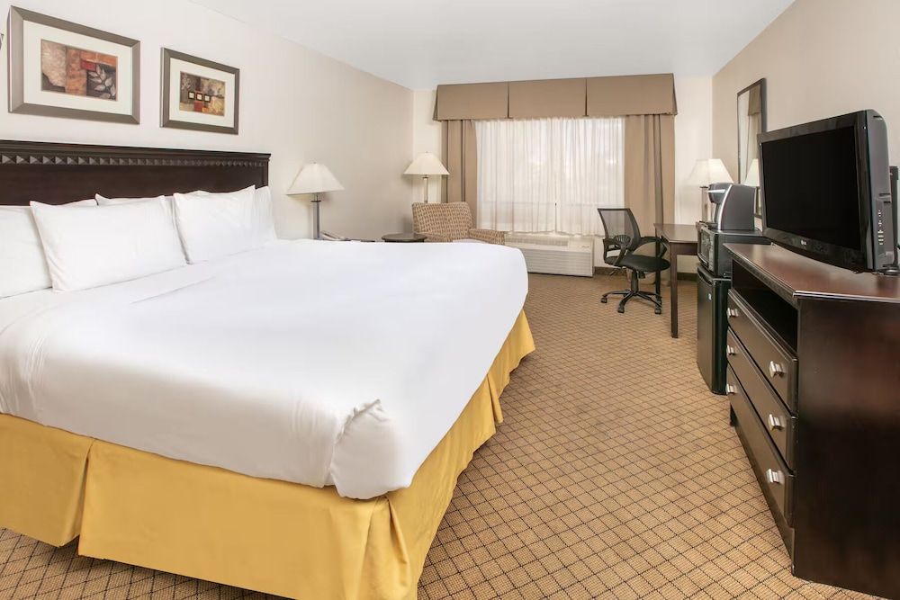 CASH REWARDS INN & SUITES