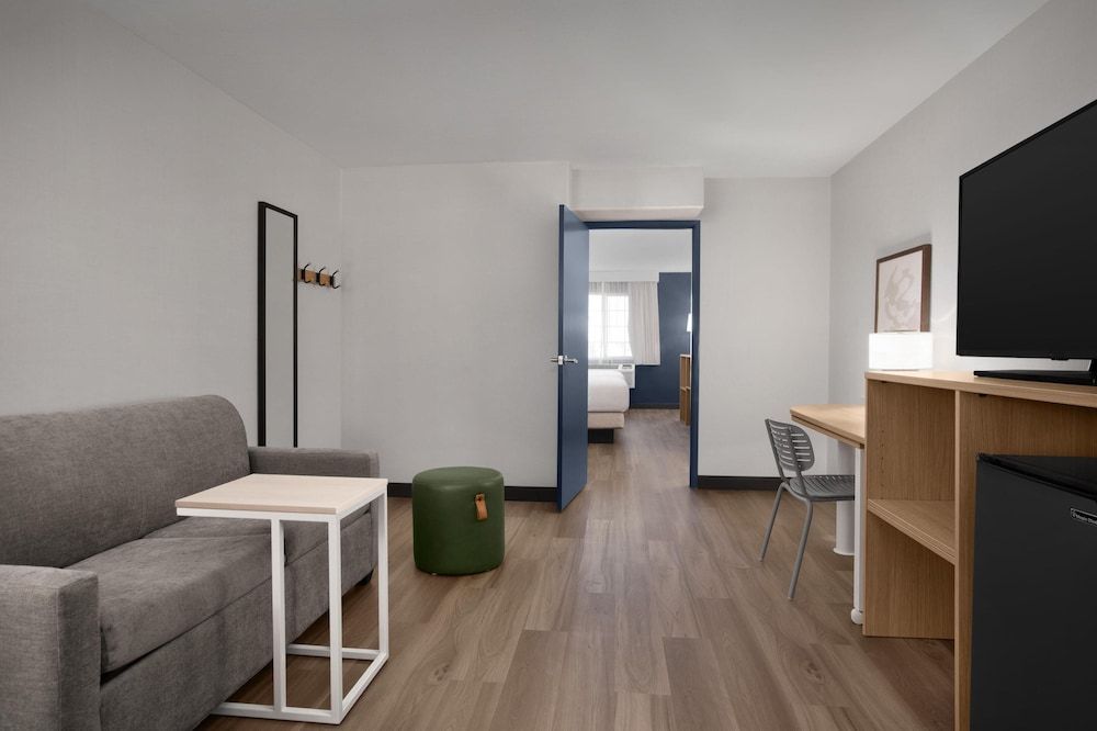 Spark By Hilton Albuquerque North I-25 Room, 1 King Bed with Sofa bed 14