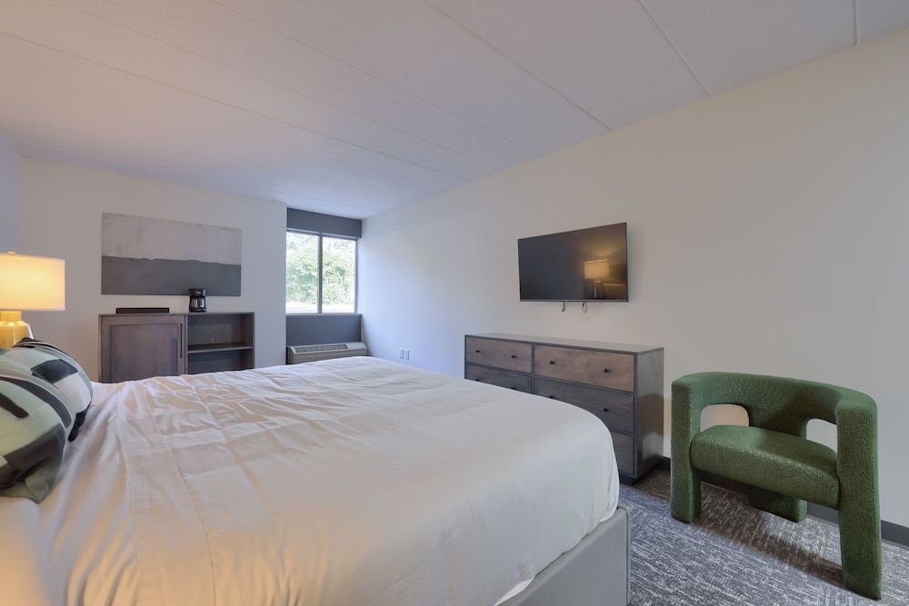 Lititz Pointe Inn and Suites Superior Double Room, 1 King Bed, Microwave