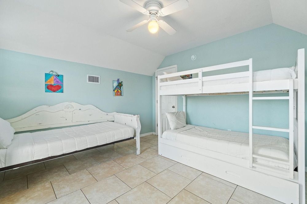 House, Multiple Beds (Lazy Dayz)