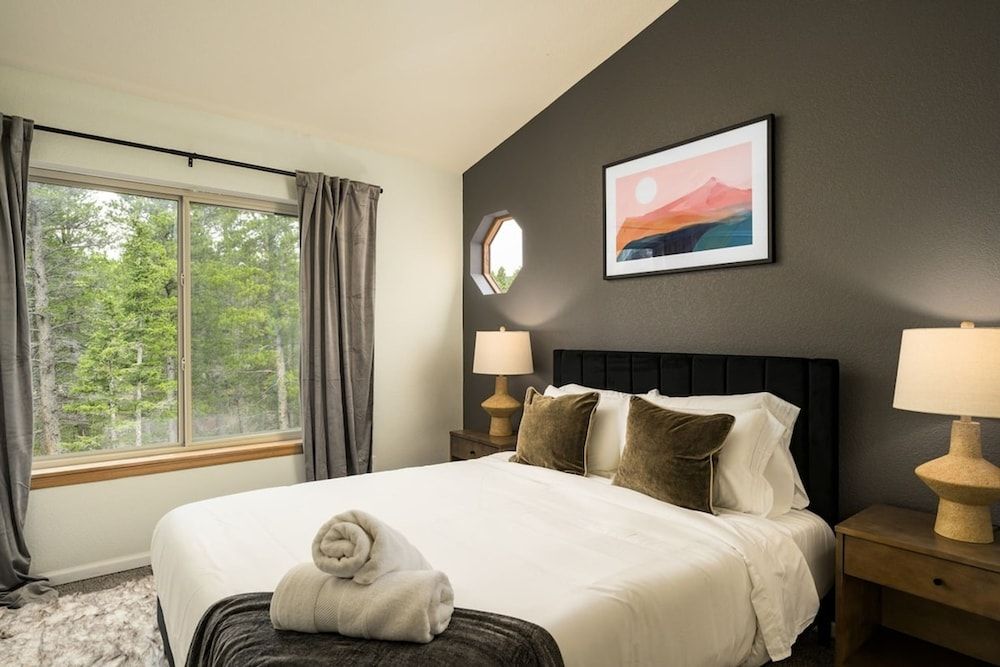 Serene Retreat Amazing Views Hottub Sauna Xbox House 11