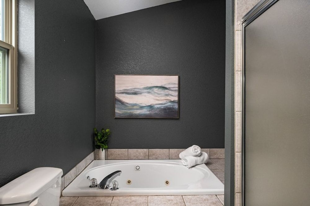 Serene Retreat Amazing Views Hottub Sauna Xbox House 34