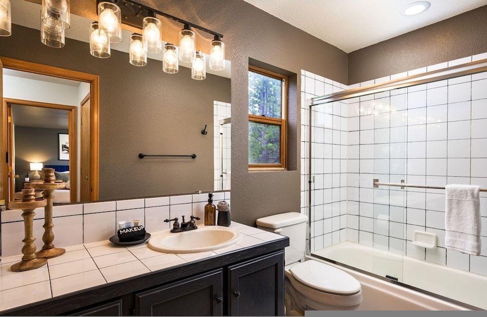 Serene Retreat Amazing Views Hottub Sauna Xbox House 32