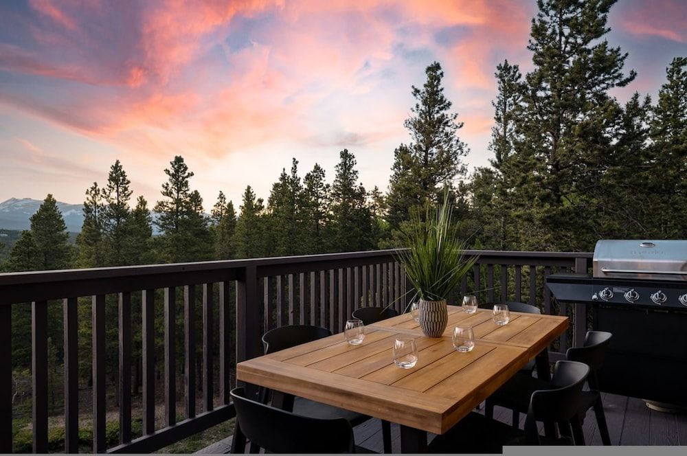 Serene Retreat Amazing Views Hottub Sauna Xbox House 13