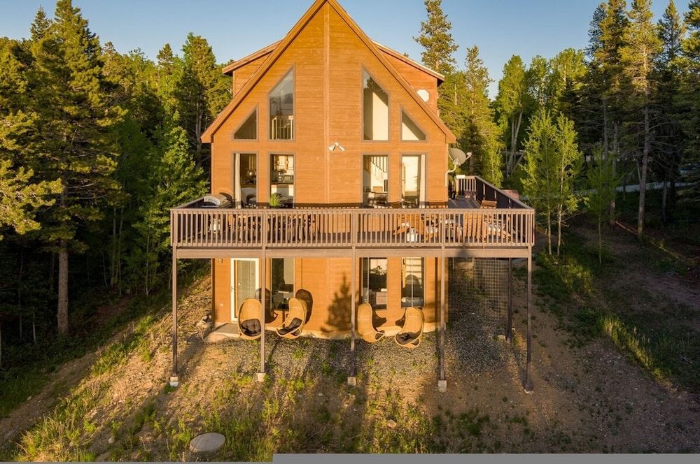 Serene Retreat Amazing Views Hottub Sauna Xbox House 26