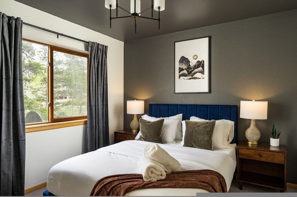 Serene Retreat Amazing Views Hottub Sauna Xbox House 6