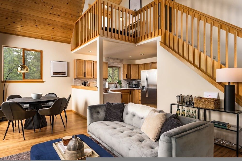 Serene Retreat Amazing Views Hottub Sauna Xbox House 35