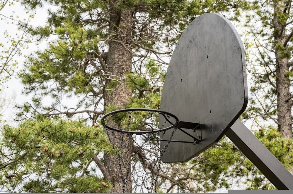 Serene Retreat Amazing Views Hottub Sauna Xbox House 17