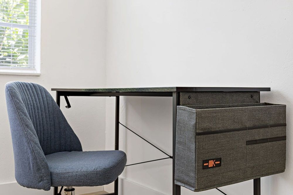 Lovely 2 BR Condo With Free Parking on Premises Apartment 10