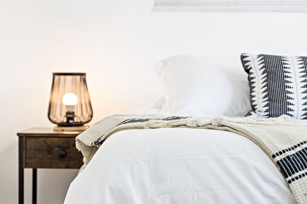 Lovely 2 BR Condo With Free Parking on Premises Apartment