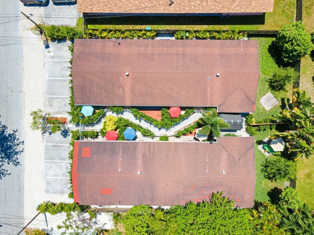 Lovely 2 BR Condo With Free Parking on Premises Apartment 7