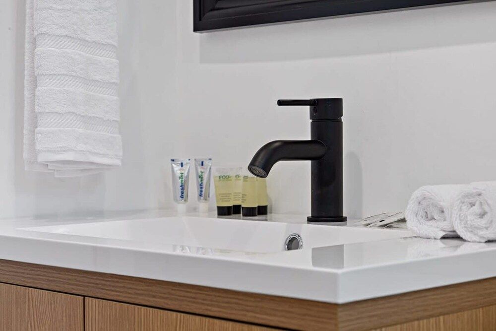 Spacious 2 BR Sailboat Bend Apartment 12