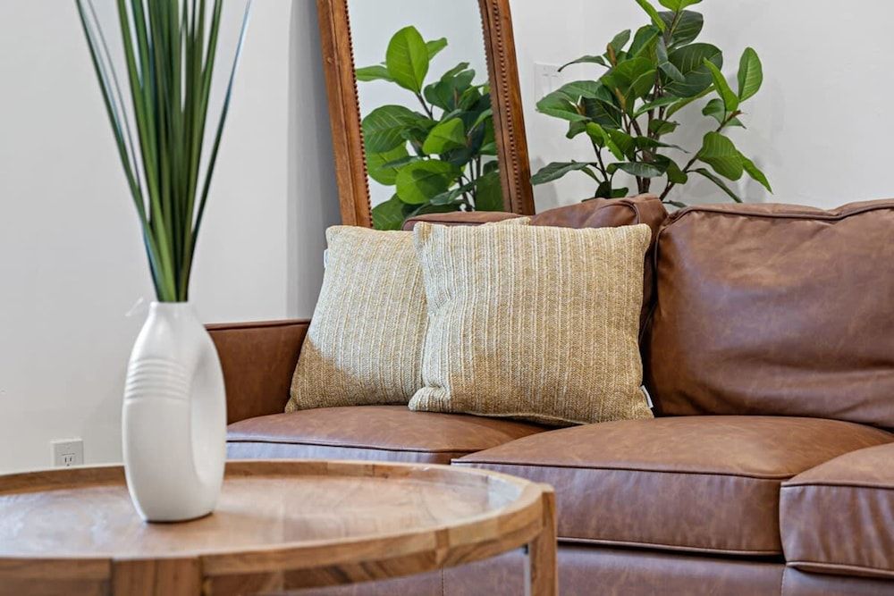 Spacious 2 BR Sailboat Bend Apartment 16