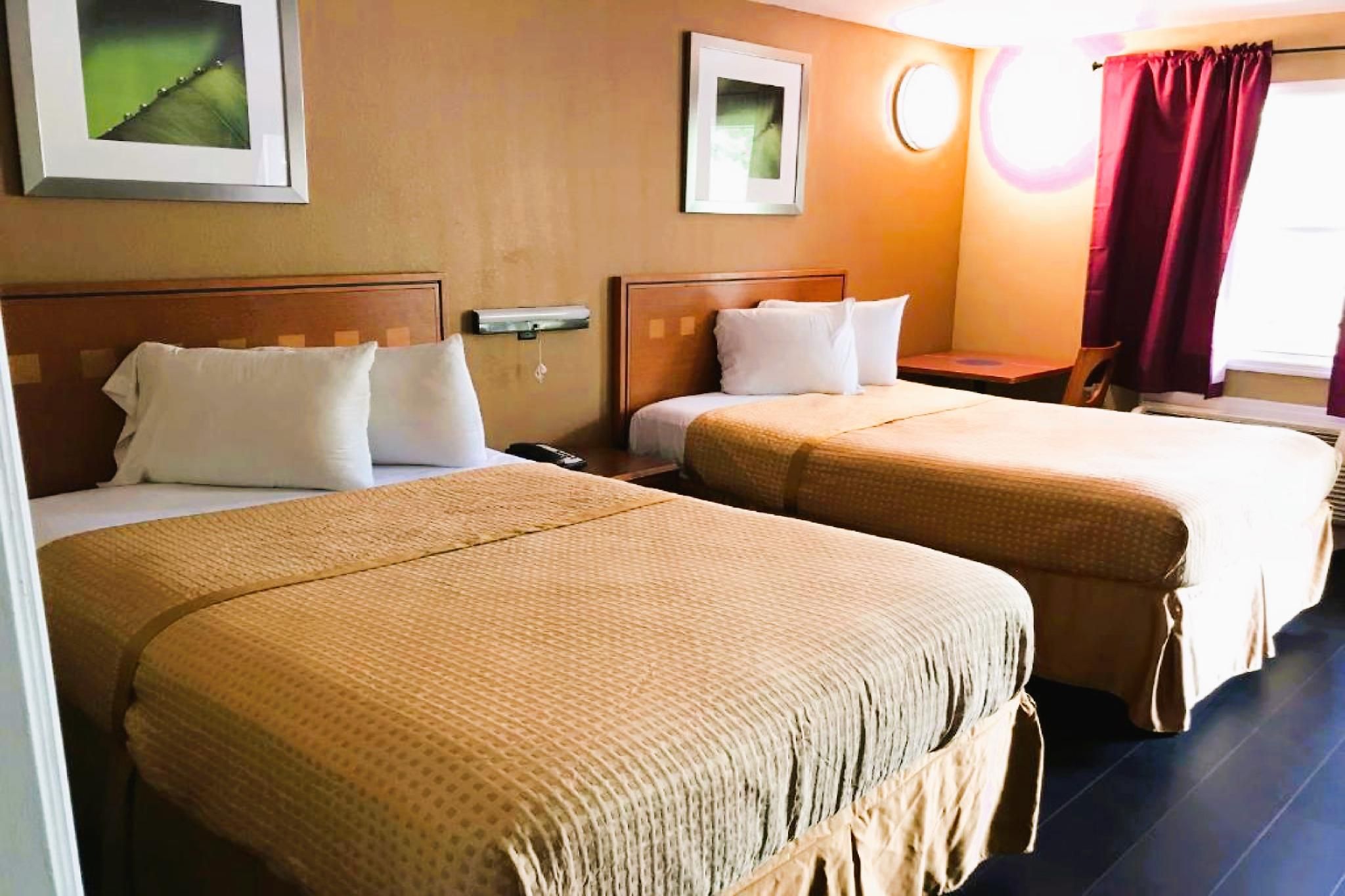 Deluxe 2 Full Beds Non Smoking