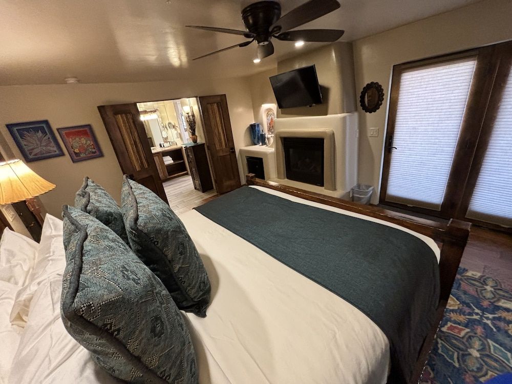 Casa Sedona Inn - Adults Only Deluxe Room, 1 King Bed (Sunset) 3